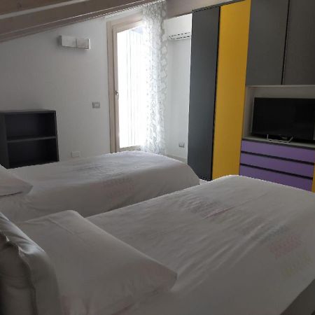 סירמיונה Sweet Dream Deluxe Apartment מראה חיצוני תמונה