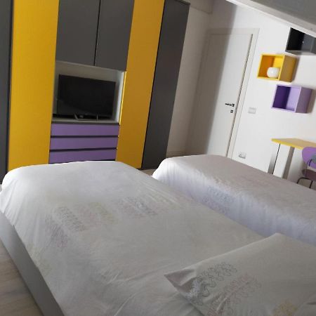 סירמיונה Sweet Dream Deluxe Apartment מראה חיצוני תמונה