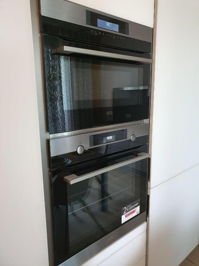 סירמיונה Sweet Dream Deluxe Apartment מראה חיצוני תמונה