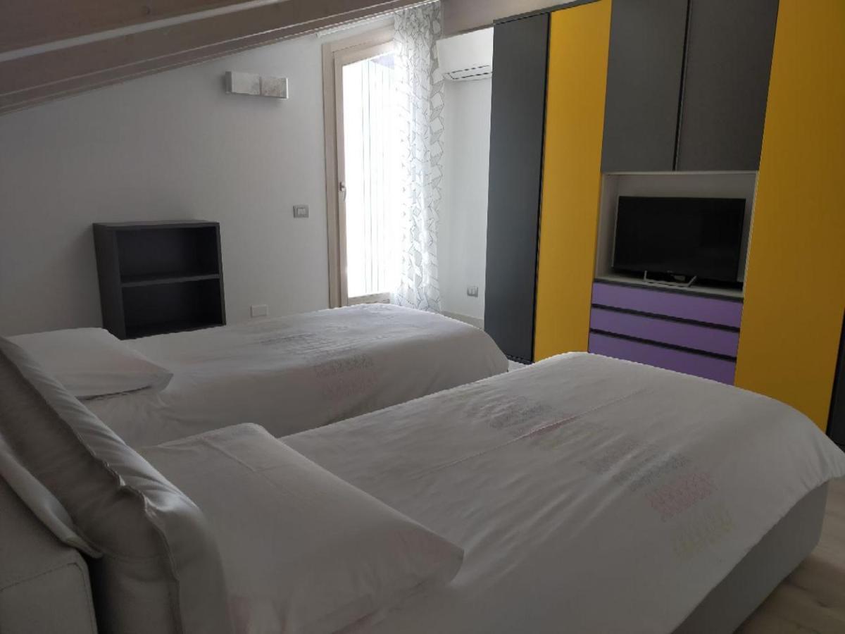 סירמיונה Sweet Dream Deluxe Apartment מראה חיצוני תמונה