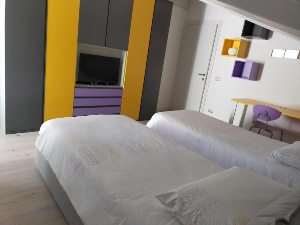 סירמיונה Sweet Dream Deluxe Apartment מראה חיצוני תמונה