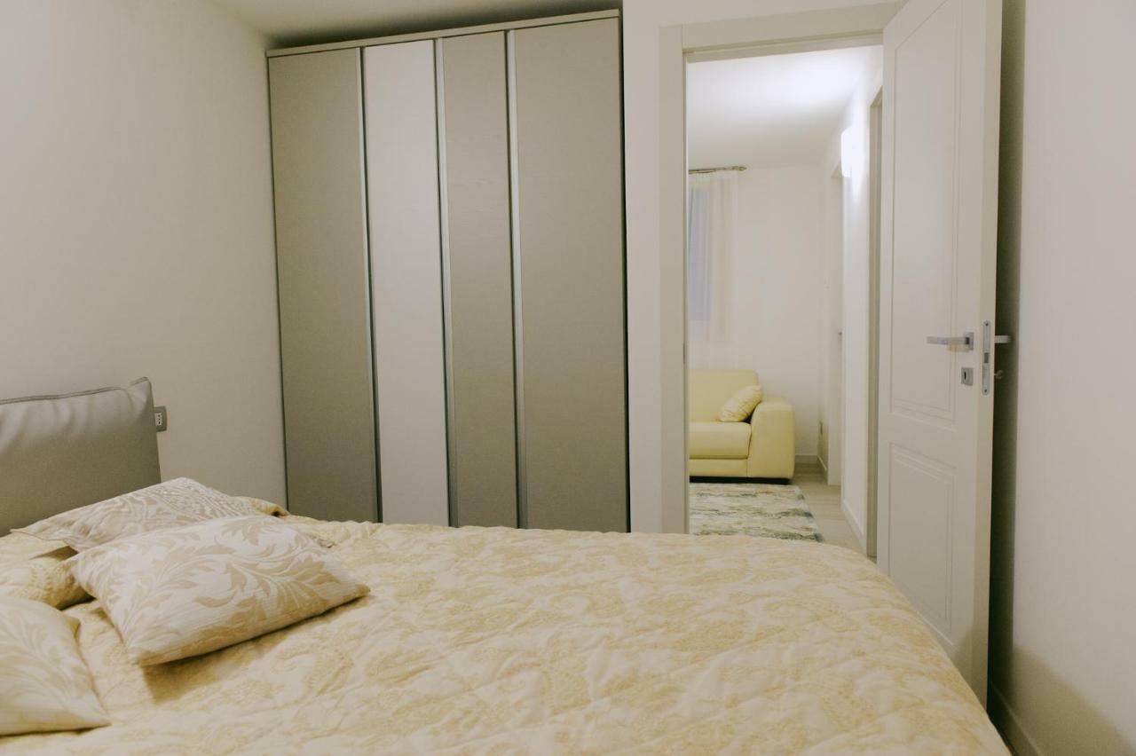 סירמיונה Sweet Dream Deluxe Apartment מראה חיצוני תמונה
