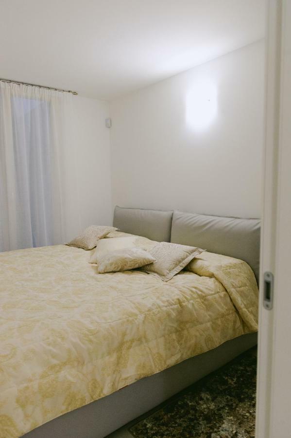 סירמיונה Sweet Dream Deluxe Apartment מראה חיצוני תמונה