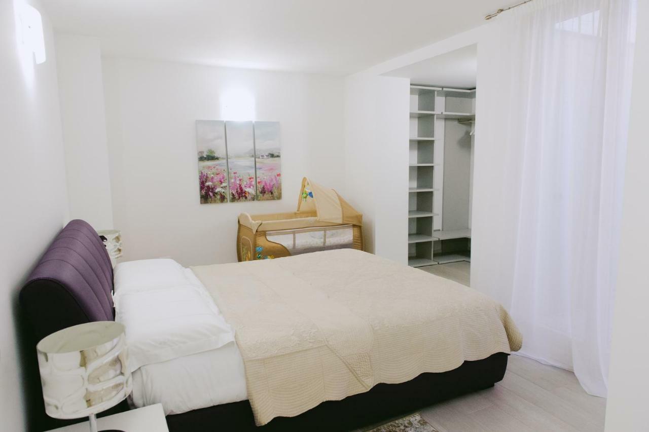 סירמיונה Sweet Dream Deluxe Apartment מראה חיצוני תמונה