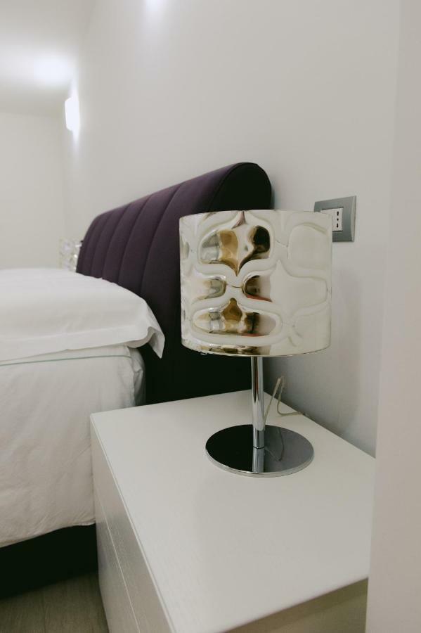 סירמיונה Sweet Dream Deluxe Apartment מראה חיצוני תמונה