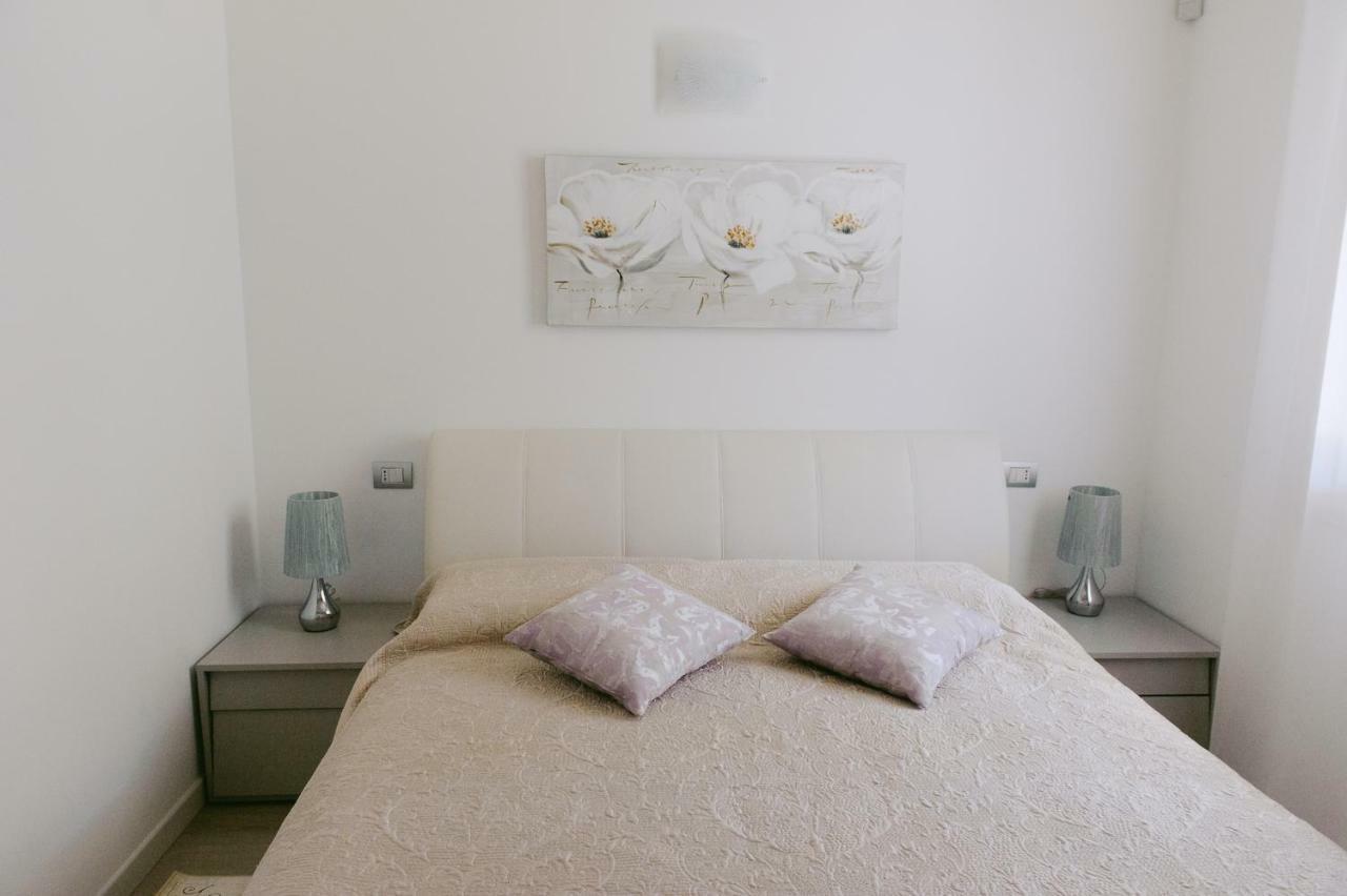 סירמיונה Sweet Dream Deluxe Apartment מראה חיצוני תמונה