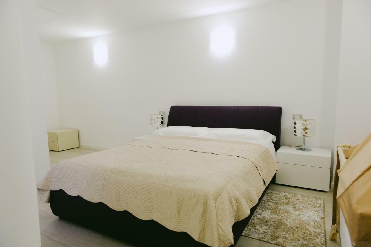 סירמיונה Sweet Dream Deluxe Apartment מראה חיצוני תמונה