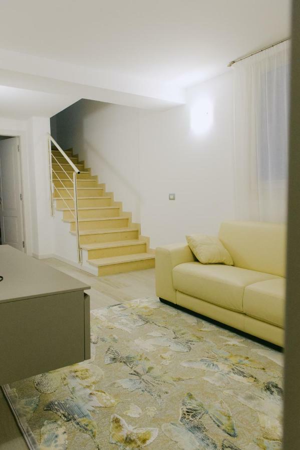 סירמיונה Sweet Dream Deluxe Apartment מראה חיצוני תמונה