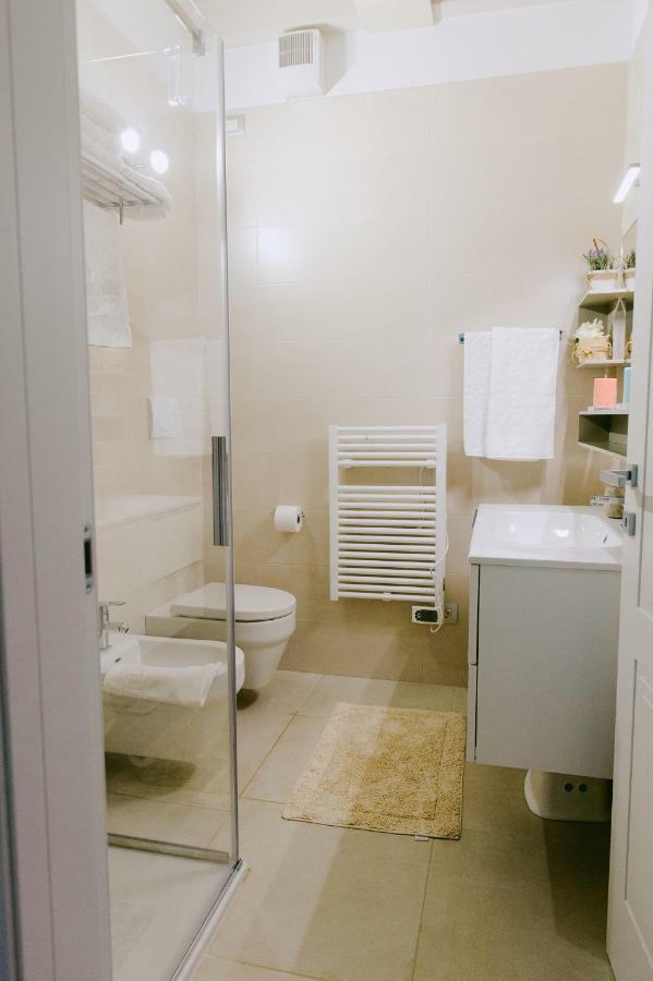 סירמיונה Sweet Dream Deluxe Apartment מראה חיצוני תמונה